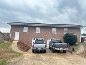 Building Photo - 1752 31st St NE