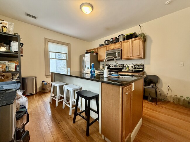 Foto del edificio - 77 Englewood Ave