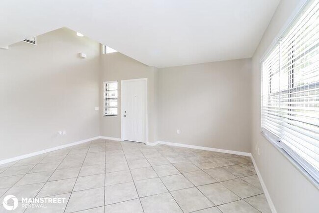 Building Photo - 308 SE 17th Pl