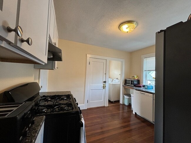 Photo - 109 Birch St Apartment