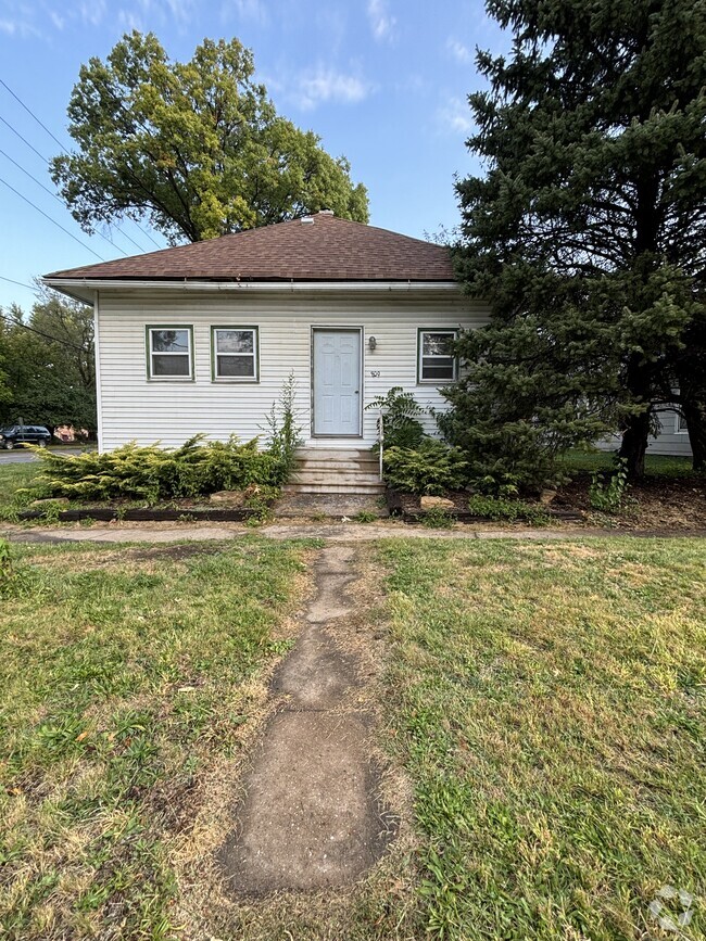 Building Photo - 809 W Grimes Ave