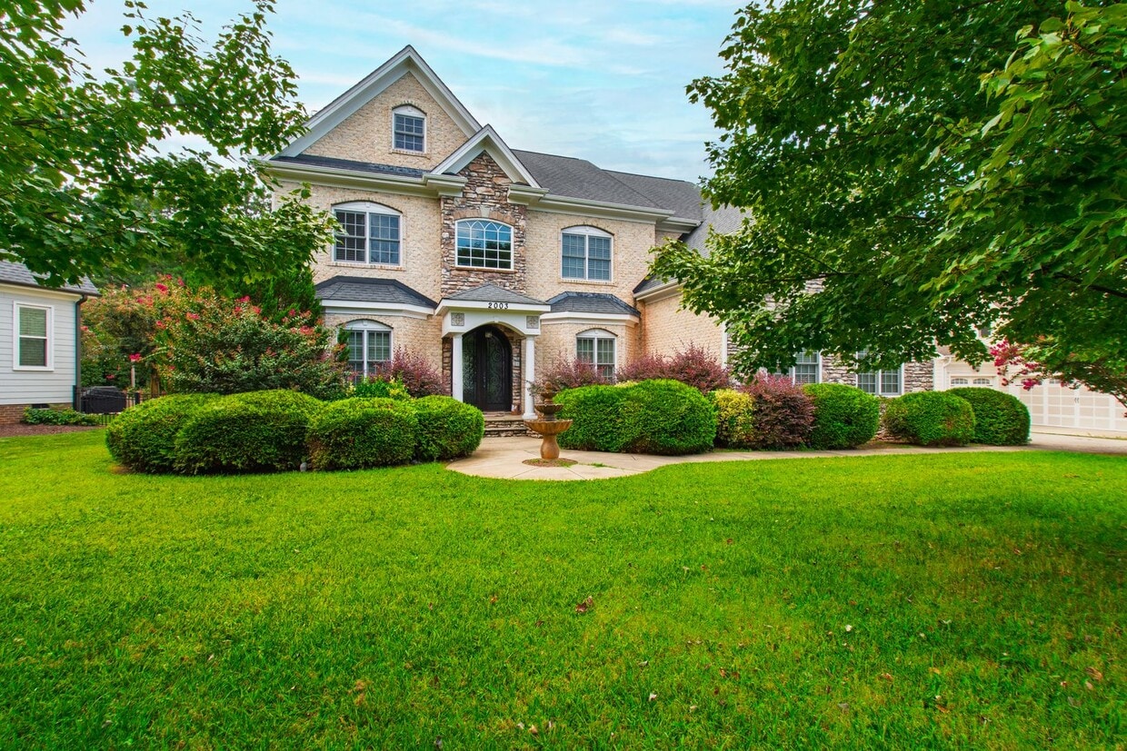 Foto principal - Elegant 5-Bedroom Residence with Luxurious...