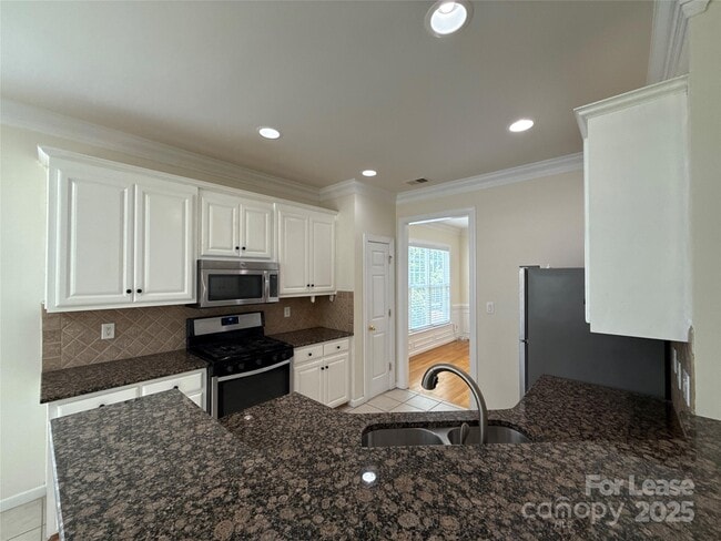 Building Photo - 9535 Numenore Dr