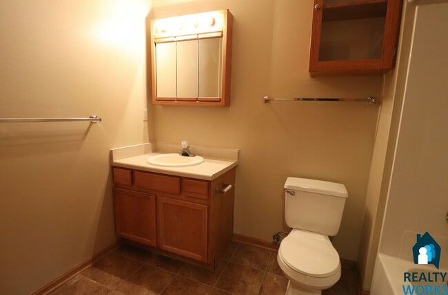 Building Photo - Corner Unit 3 Bedroom TownHome!