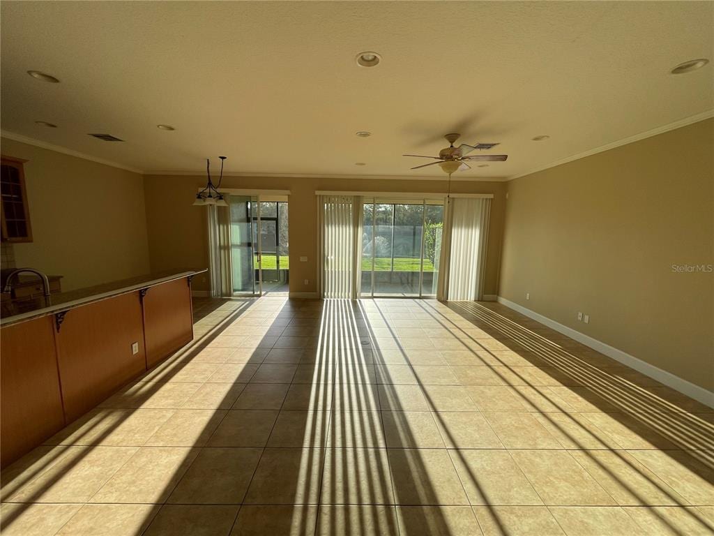 Building Photo - 8314 Vía Verona