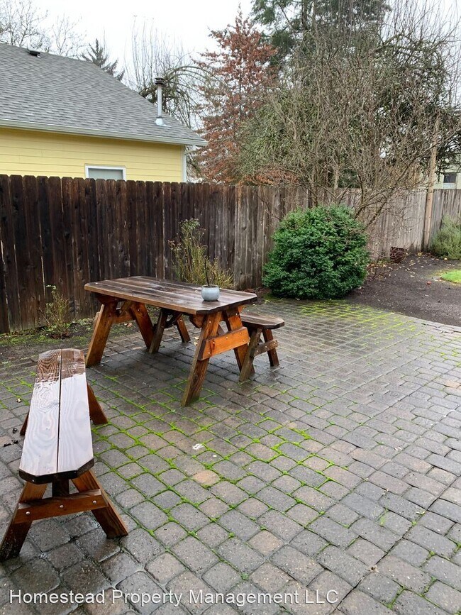 3 br, 2 bath House 471 W. Main Street House for Rent in Monmouth