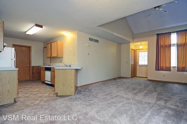 Building Photo - 7861 Hemingway Ave S