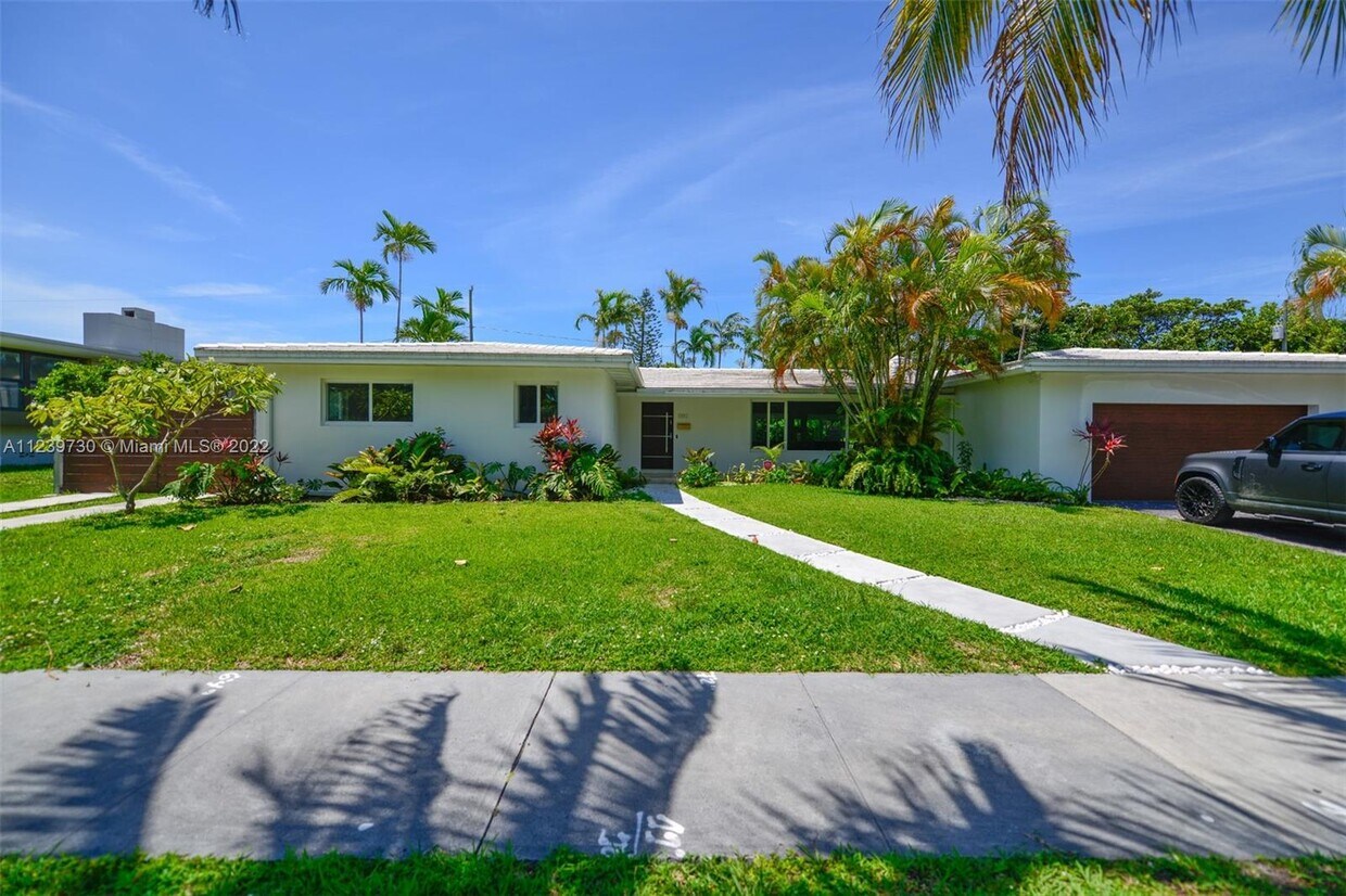 Foto principal - 1180 NE 86th St