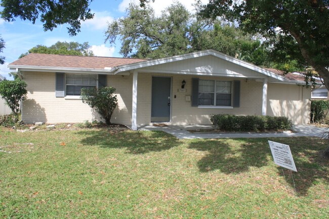 Foto del edificio - Updated 3 bed 1.5 bath in New Port Richey