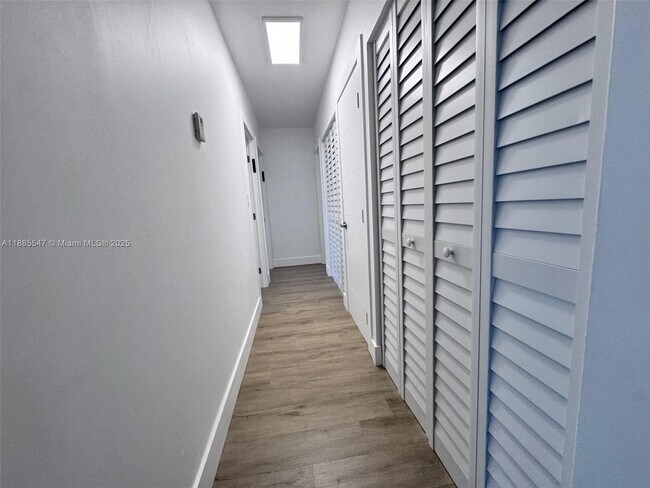 Foto del edificio - 400 Kings Point Dr