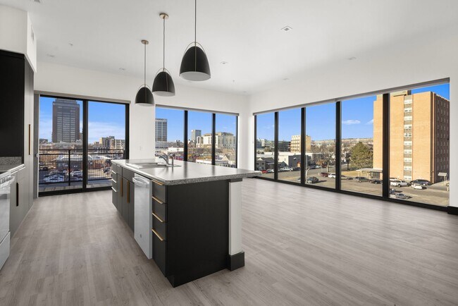 Foto del edificio - Holiday Special! Get one month FREE! Limited-time offer—$1,795- 1 Bedroom/1 Bathroom Luxury Newly...