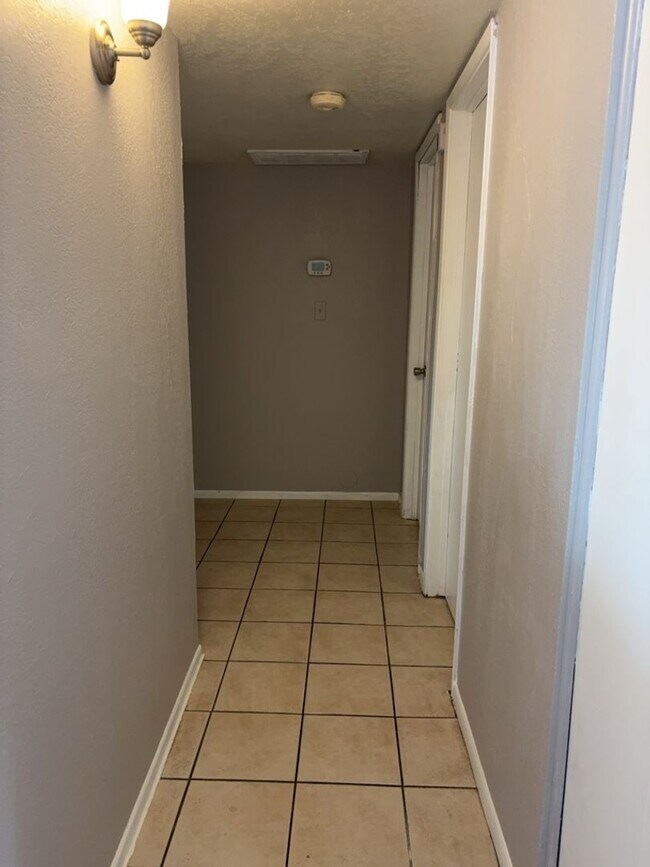 Building Photo - 3 bed 2 bath in Phoenix!!  Ready for Move In!