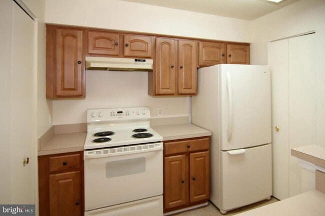 Foto del edificio - 7600 Lakeside Village Dr