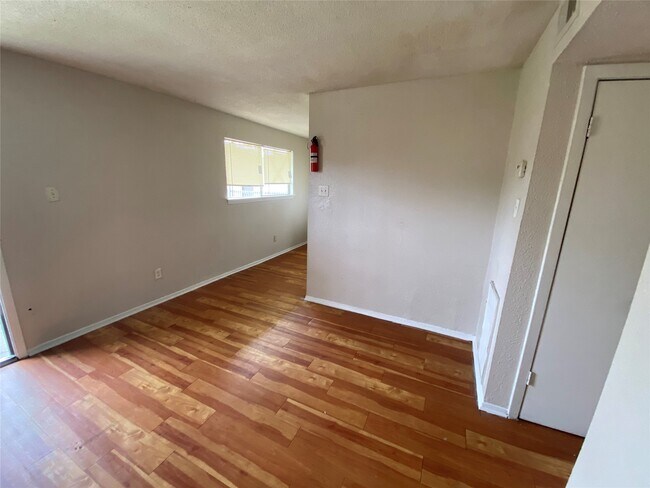 Foto del edificio - 5610 Royal Palms St