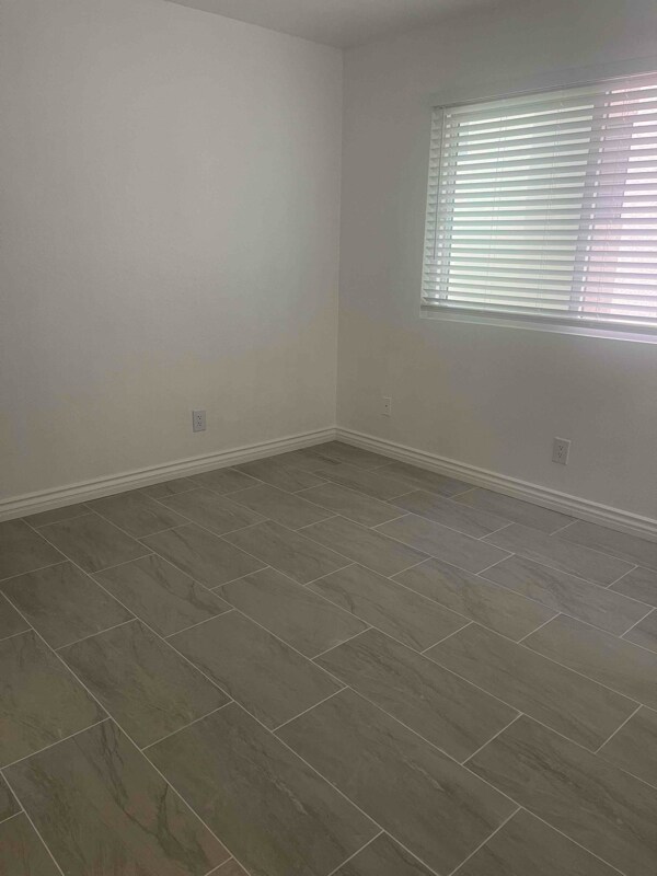 Foto del edificio - 16881 Sims Lane