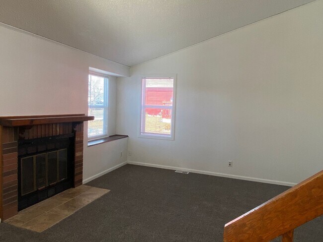 Building Photo - Single Family Home