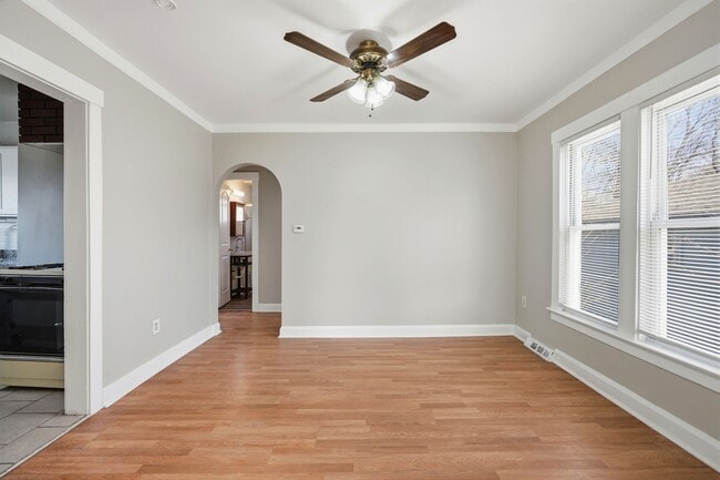 Building Photo - 1301 E Muir Ave