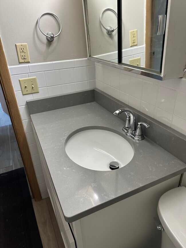 Bathroom - 760 Klinger Ave