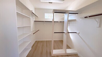 Building Photo - 8610 Rising Oak Ln