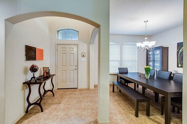 Foto del edificio - 2510 Shady Falls Ln
