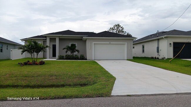Building Photo - 161 Antilla Dr