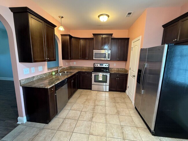 Foto del edificio - 2 bedroom, 2.5 bath Townhouse