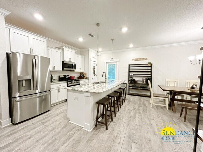 Foto del edificio - Charming Craftsman Home in Nature’s Cove, ...