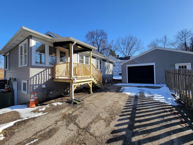 Foto del edificio - 3823 E Wonder Lake Rd
