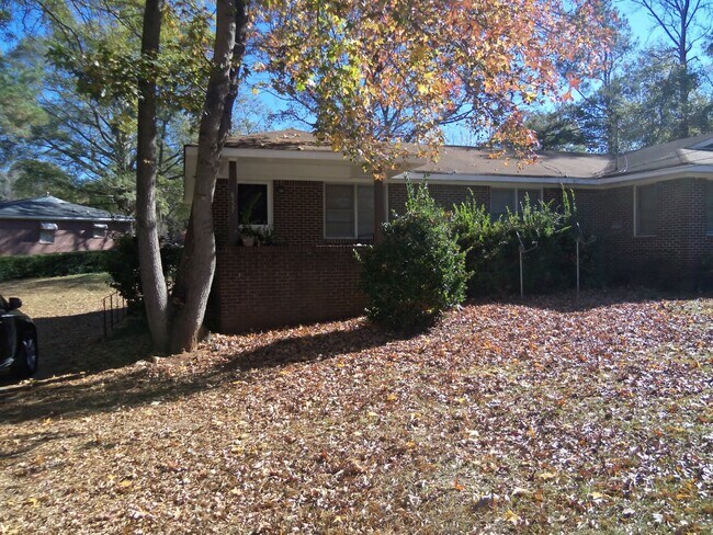 Foto del edificio - 8227-8233 Lakeview Dr SW
