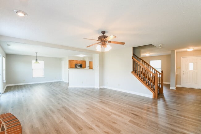 Building Photo - 7587 Charlotte Dr