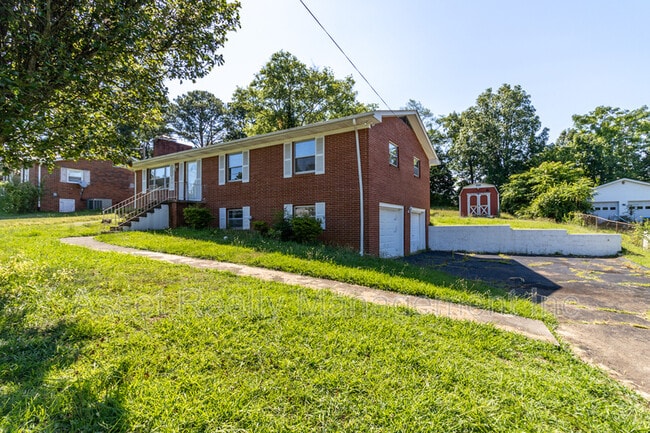 Photo - 6633 Wachese Ln House