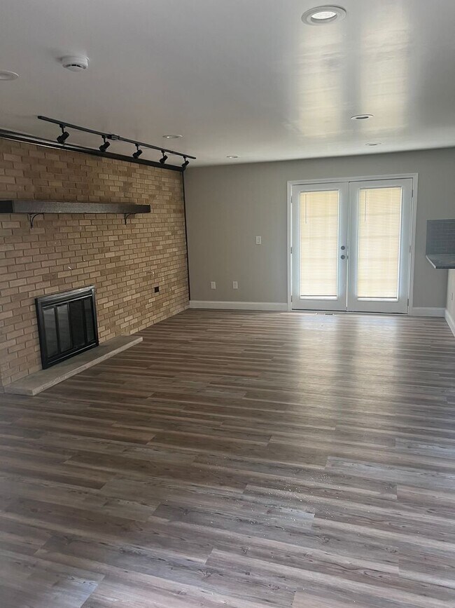 Foto del edificio - fully renovated 3 bedroom