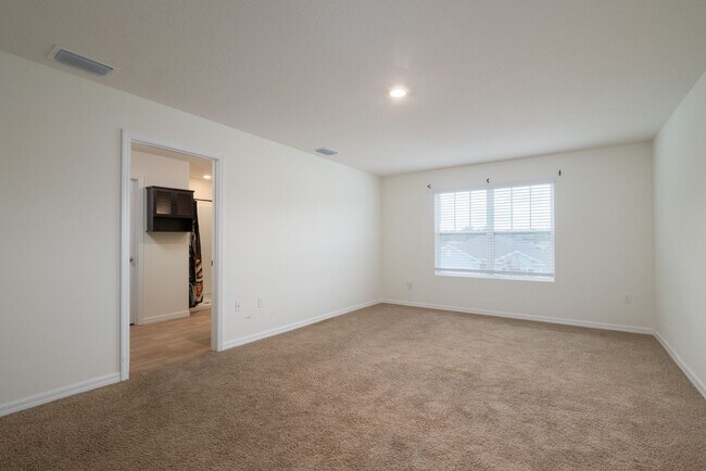 Building Photo - Spacious 5BR House in Gainesville