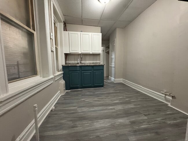 Building Photo - 98 Romaine Ave