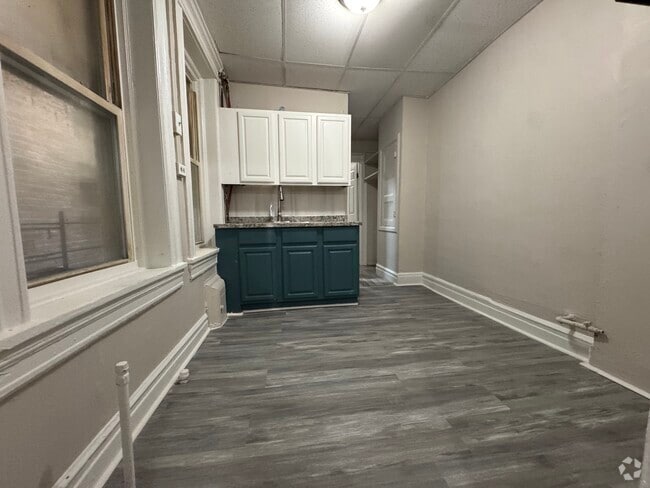 Building Photo - 98 Romaine Ave