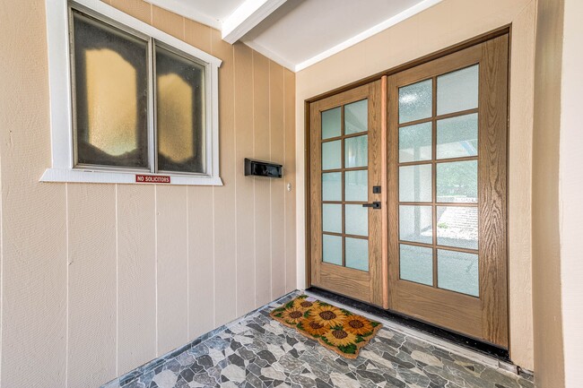 Building Photo - 1616 Redway Ln