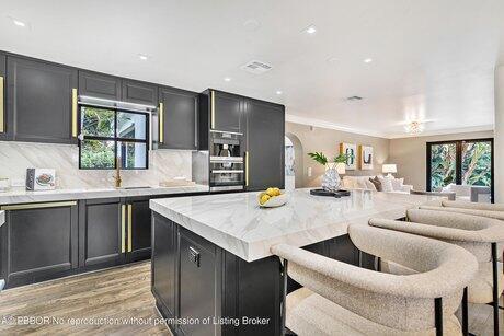 Foto del edificio - 217 Avila Rd