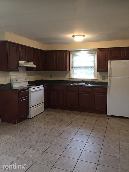 Building Photo - 3 br, 1 bath Apartment - 27 Manila Avenue 2