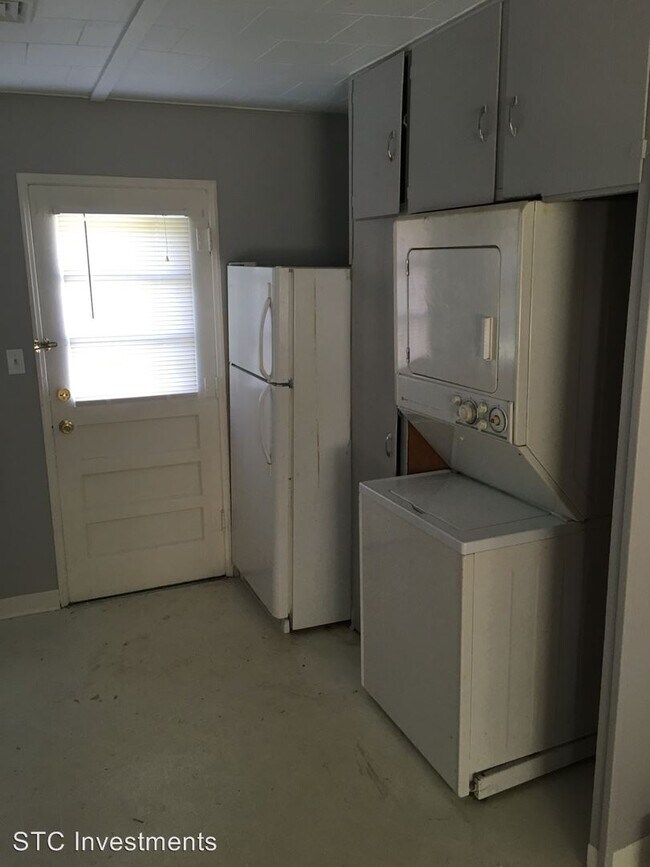 Building Photo - 2 br, 1 bath House - 220 S White St