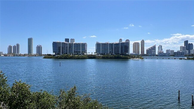 Foto del edificio - 3255 NE 184th St