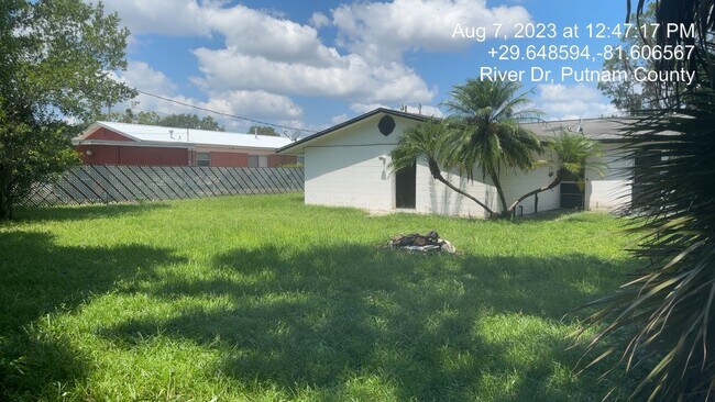 Building Photo - 232 River Dr