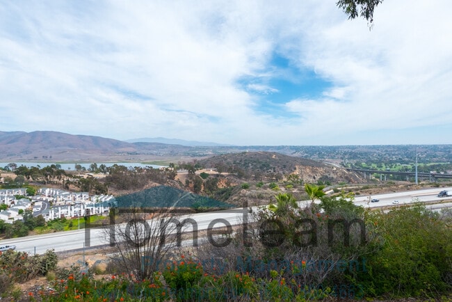 Foto del edificio - 2 BR/ 2 BA  862 SQFT Spring Valley Condo