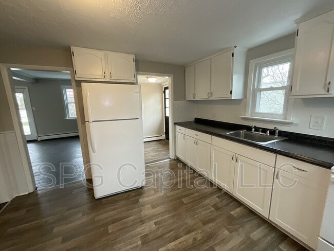 Building Photo - 422 N High St