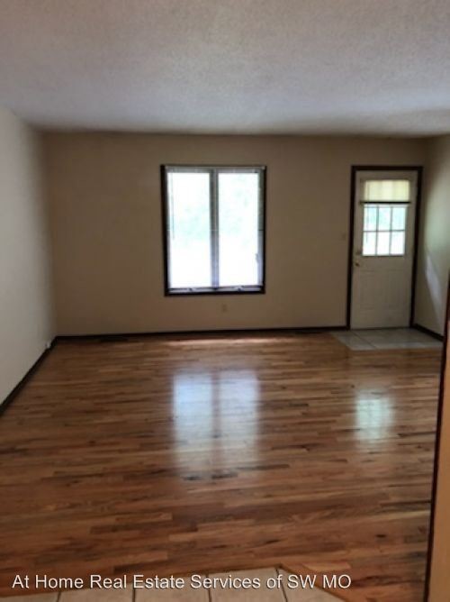 Building Photo - 3 br, 2 bath House - 2040 S Broadway