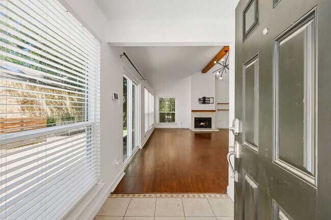 Building Photo - 69 Wind Whisper Ct