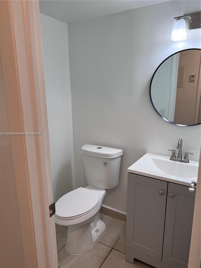 Foto del edificio - 5838 SW 74th Ter
