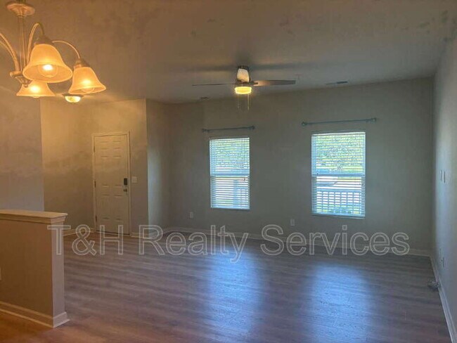Building Photo - 12075 Scoria Dr