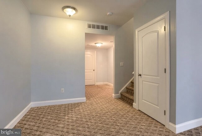 Building Photo - 716 S 82nd St