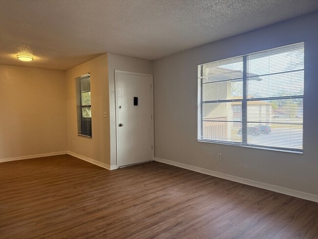 Foto del edificio - 460 Crabapple Ct