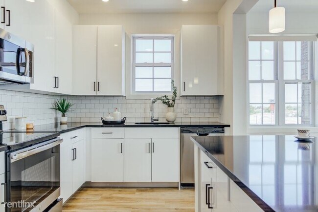 Foto del edificio - 1 br, 1 bath Apartment - 520 Cliff St